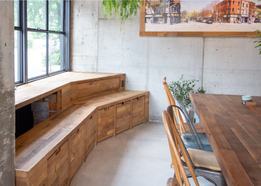 ベンチ下を収納BOXに