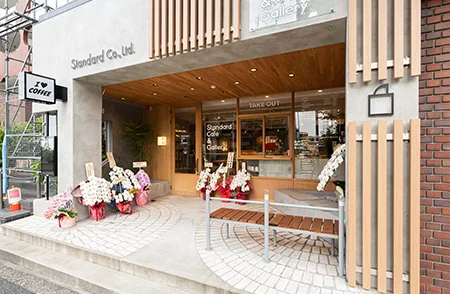 Standard Café & Gallery緑地公園店