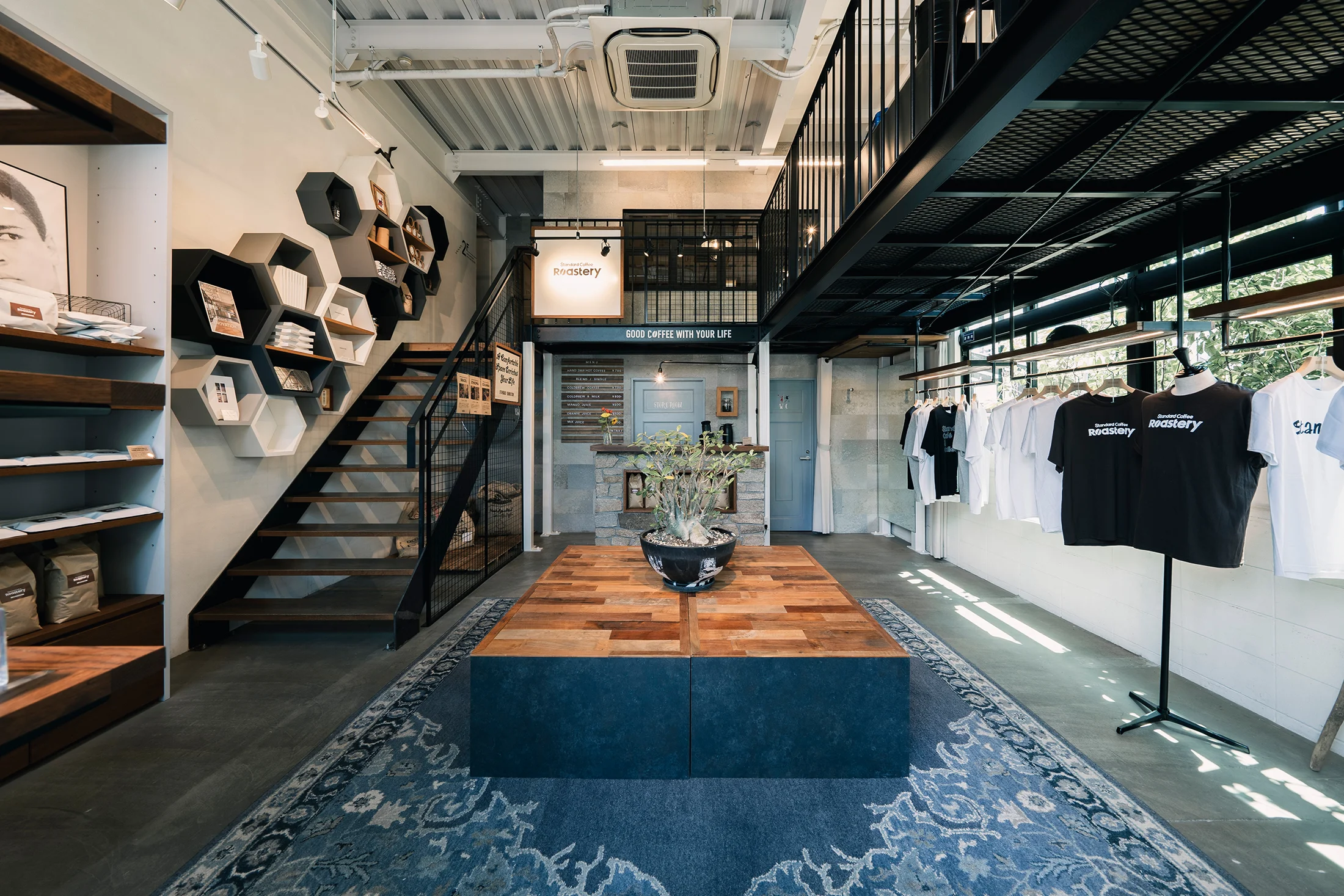 大阪で店舗・オフィスデザイン・内装工事｜株式会社Standard