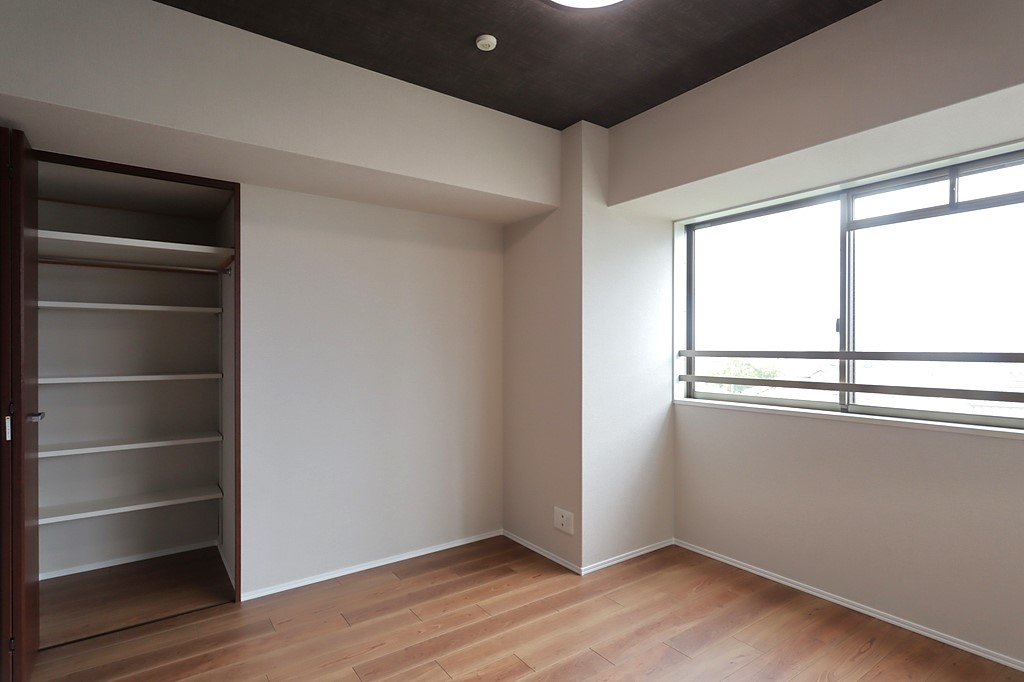 枚方市香里ケ丘 洋室