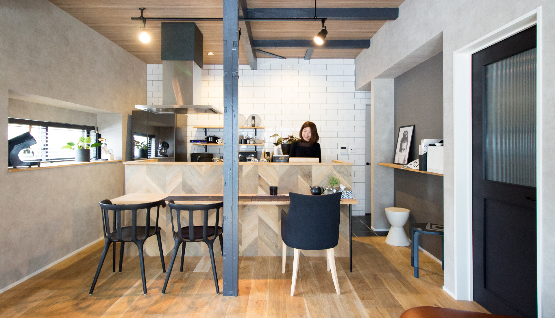 古い民家を大人のシック空間に。