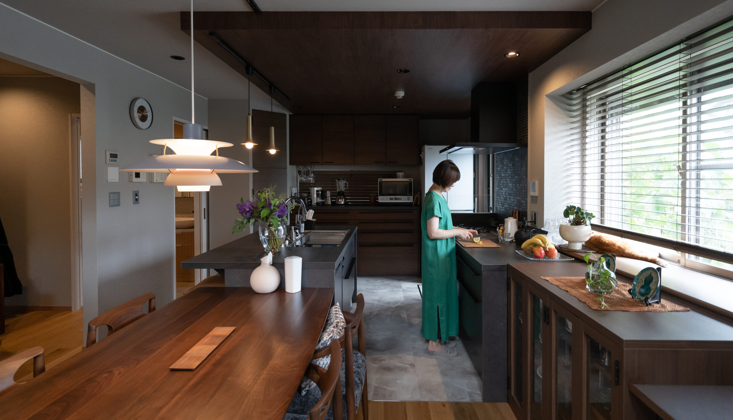 一体感と広がりをもたらす大人空間