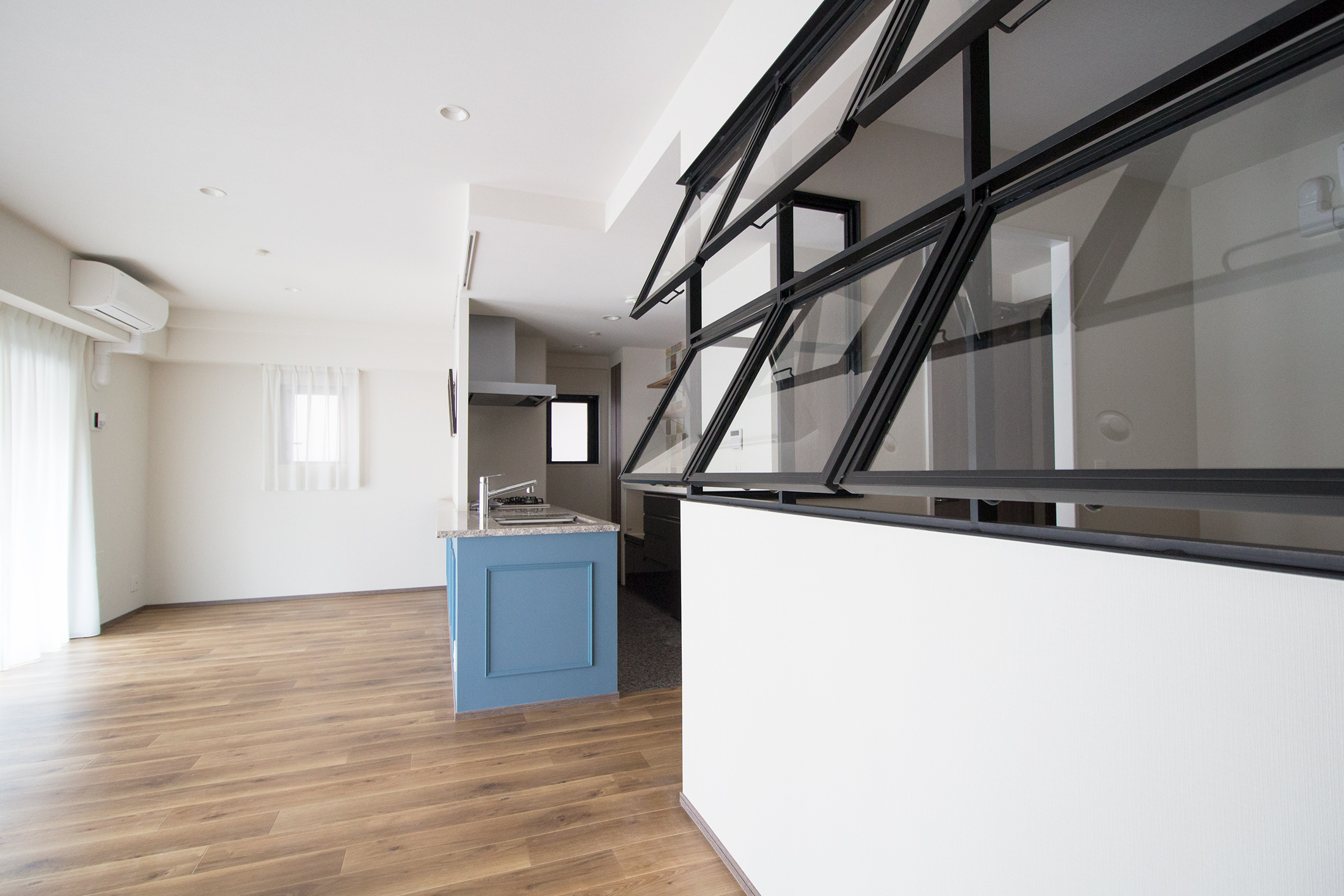 新築マンション　リノベーション　LDK　室内窓