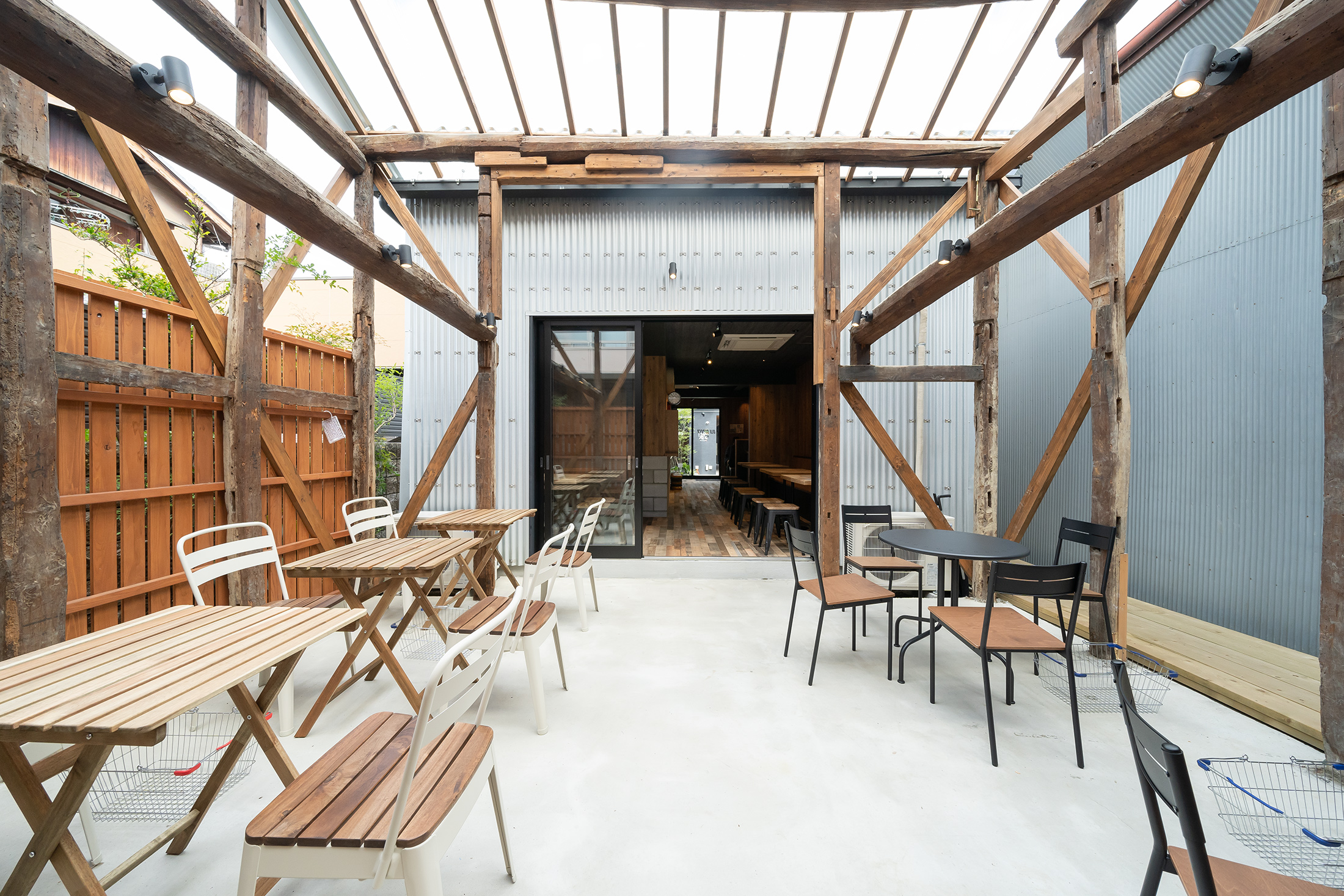 店舗デザイン・リノベーション「OLUBURGER KYOTO 茨木店」屋外席