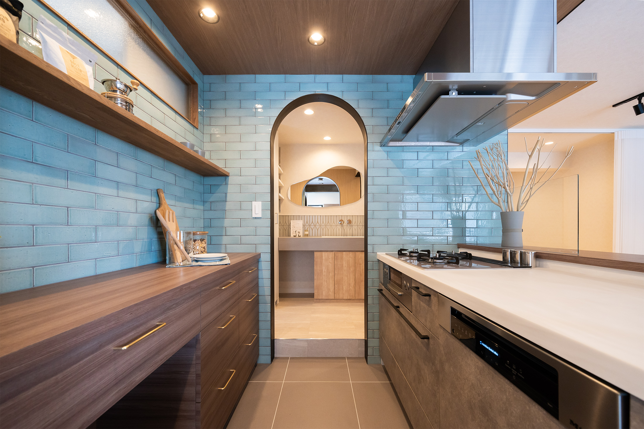 キッチン　カップボード　パントリー