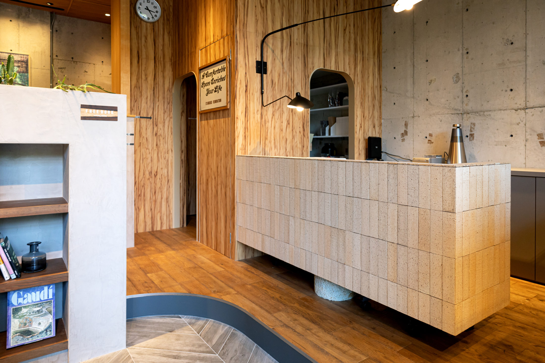 Standard Café & Gallery 靭公園店　通路