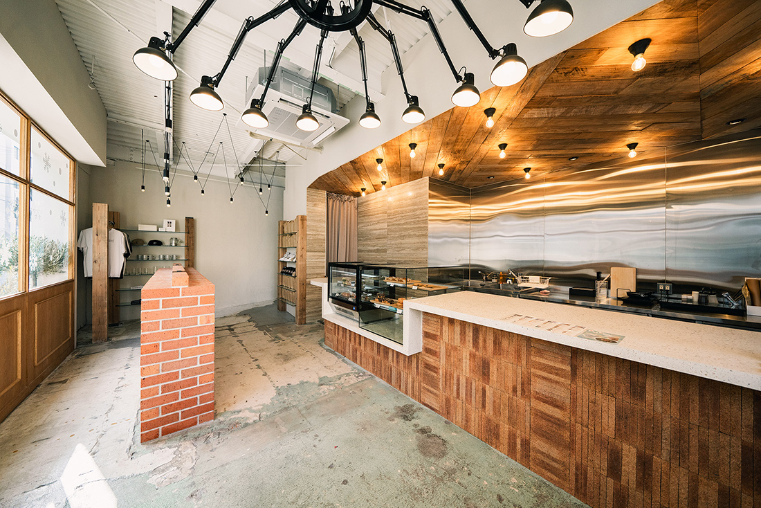 Standard Café & Gallery 堀江あみだ池公園店 / カフェ　1F