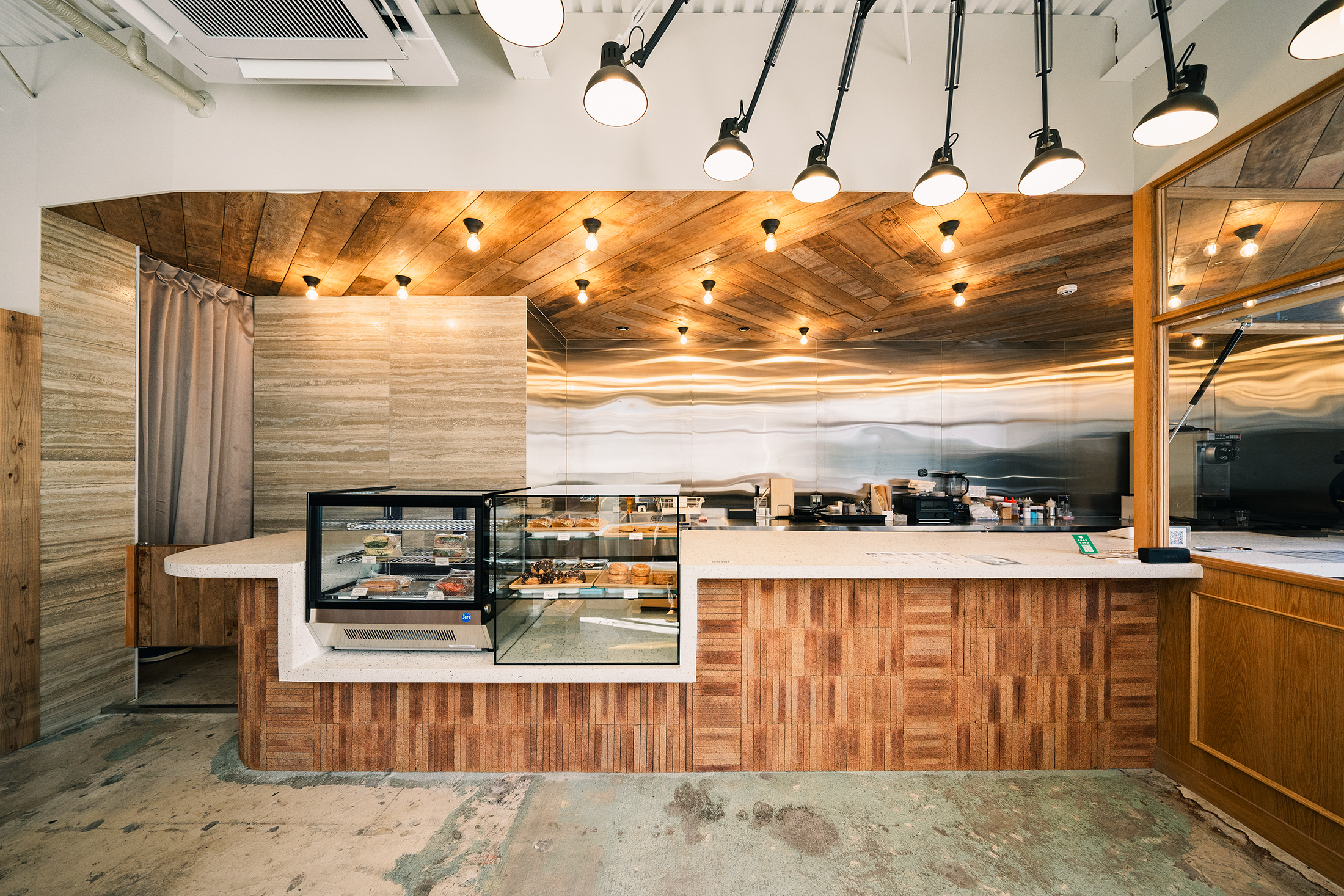 Standard Café & Gallery 堀江あみだ池公園店 / カフェ　店内カウンター