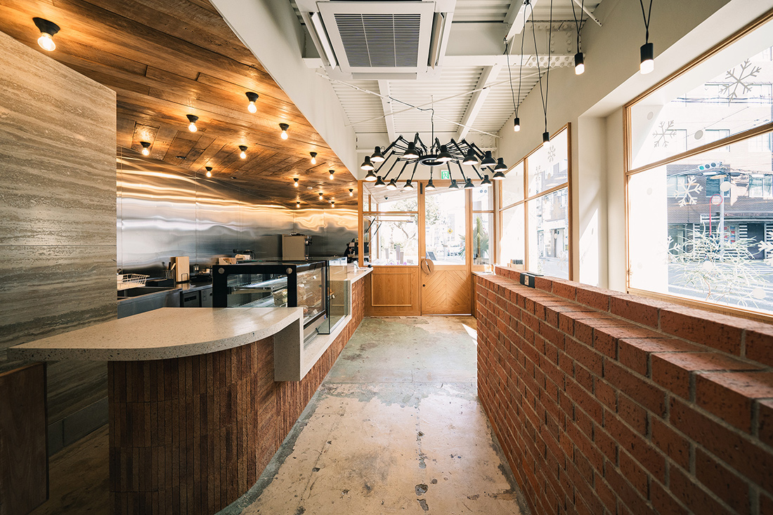 Standard Café & Gallery 堀江あみだ池公園店 / カフェ　スタンディング席